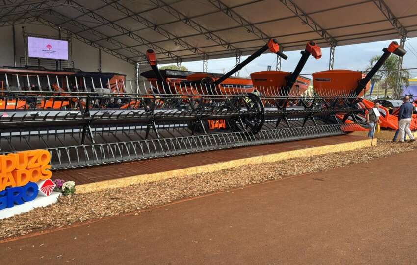 Maquinário em exposição na Feira Agrishow 2026